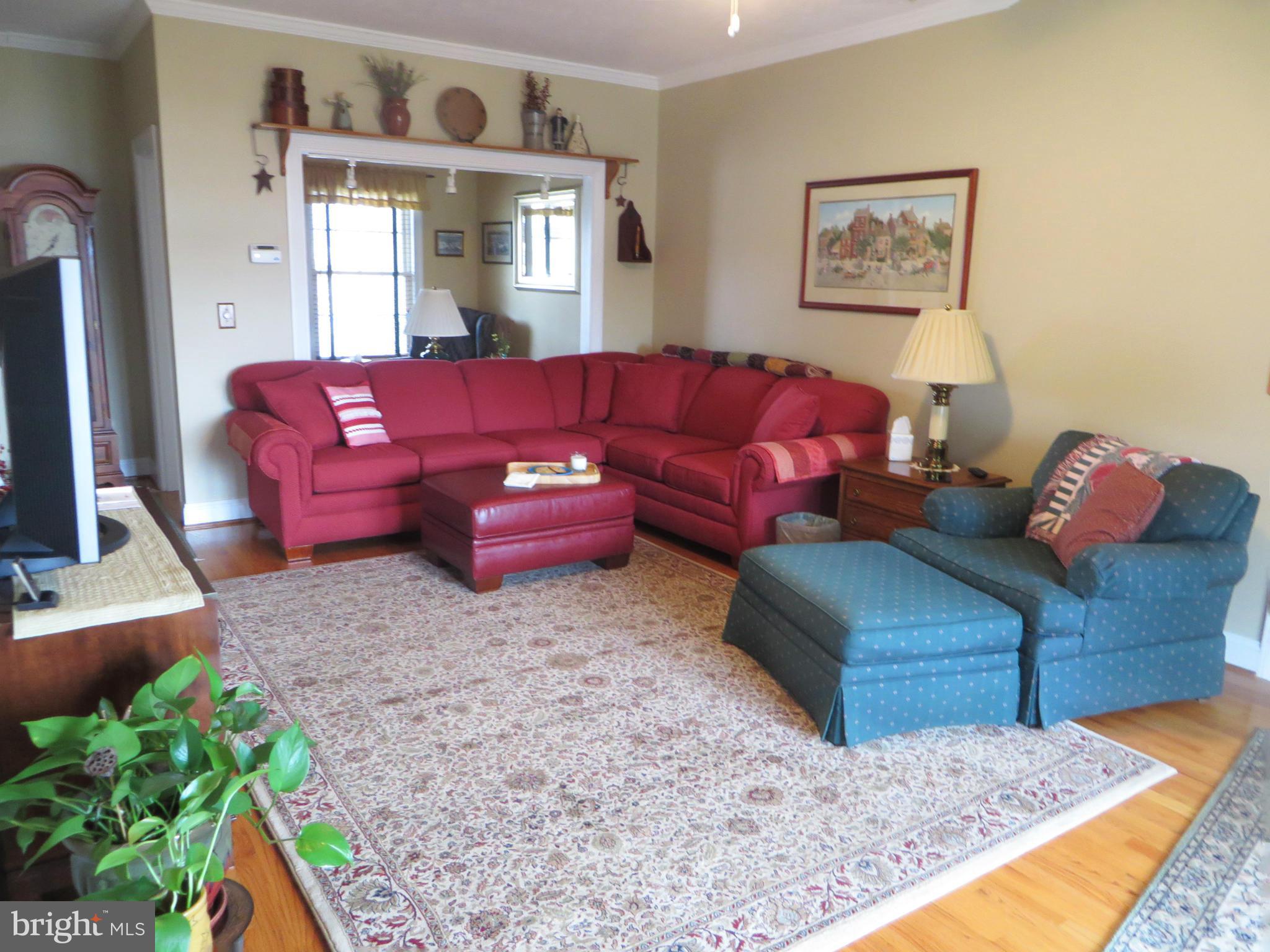 16745 St Jeromes Neck Road Dameron, MD 20628 - Photo 5 of 30 Family room w/hardwood floor, crown molding
