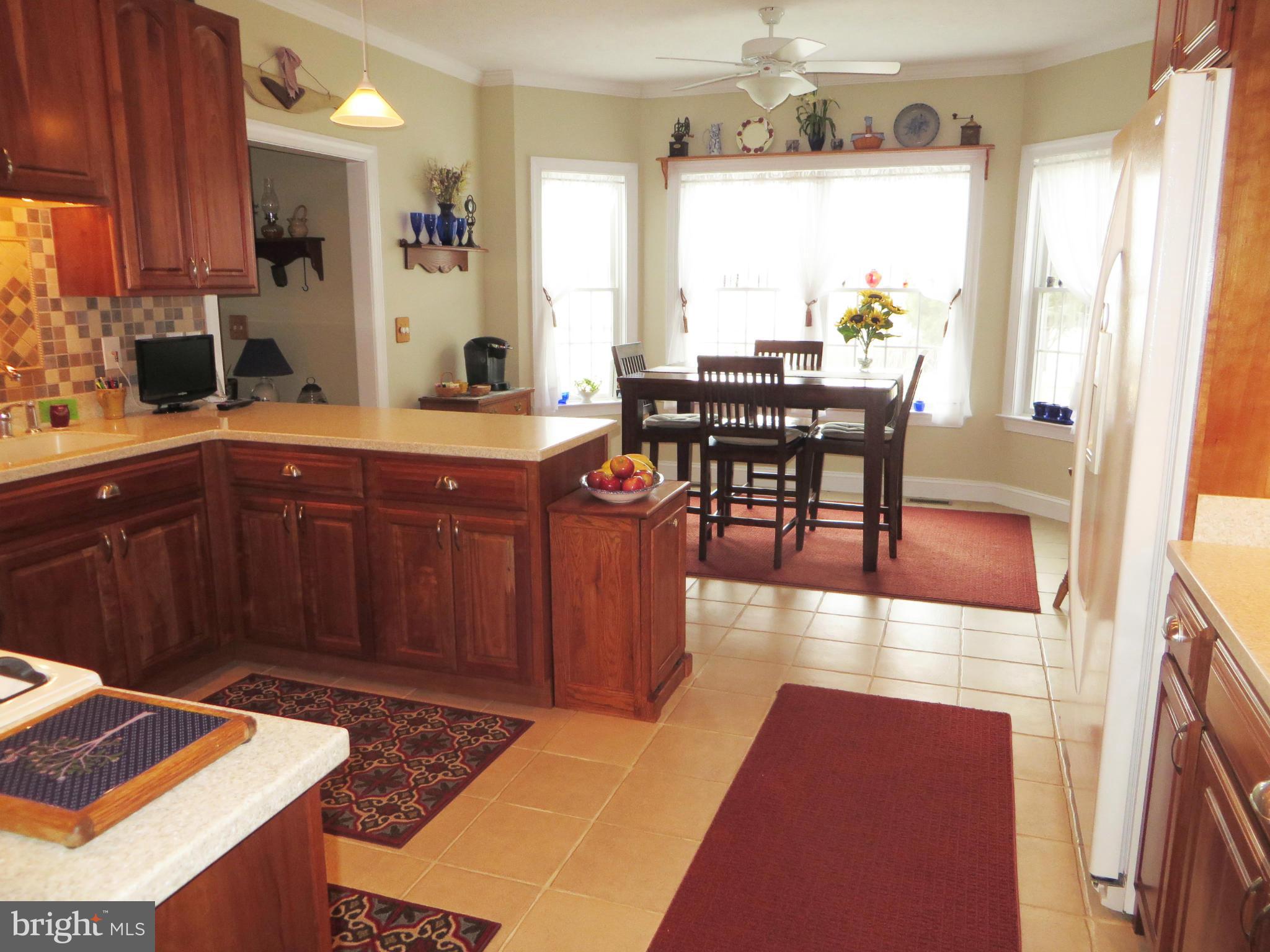 16745 St Jeromes Neck Road Dameron, MD 20628 - Photo 9 of 30 Kitchen and breakfast area