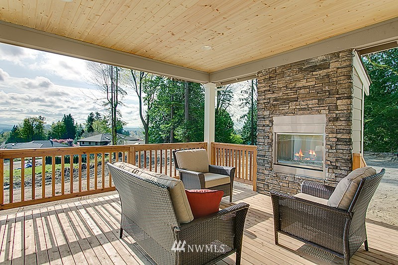 22907 Locust Way Bothell, WA 98021 - Photo 3 of 20