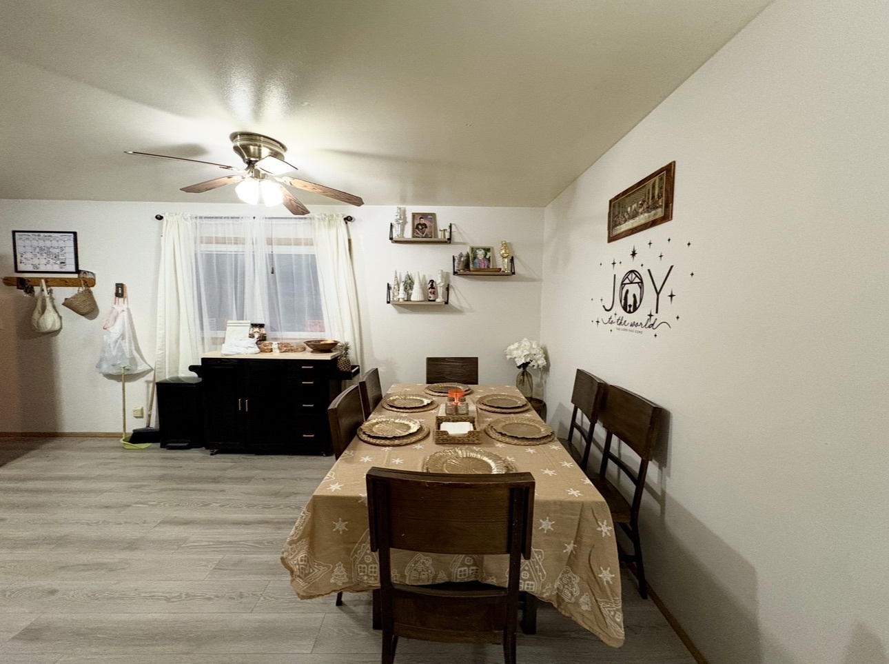 1726 Union Avenue Belvidere, IL 61008 - Photo 6 of 27 a living room with furniture and a table