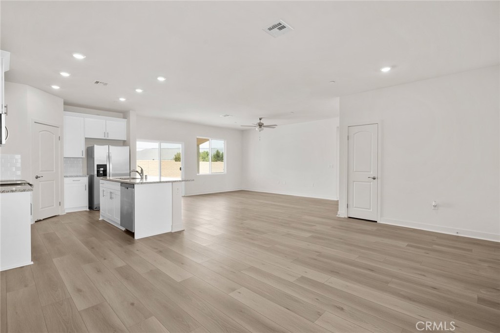 14756 Indigo Road Apple Valley, CA 92307 - Photo 3 of 7 Gallery Image 3
