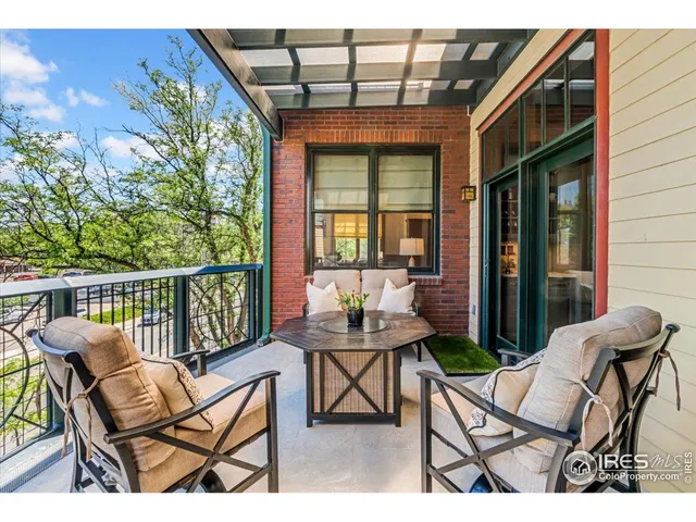 a house view with a outdoor space