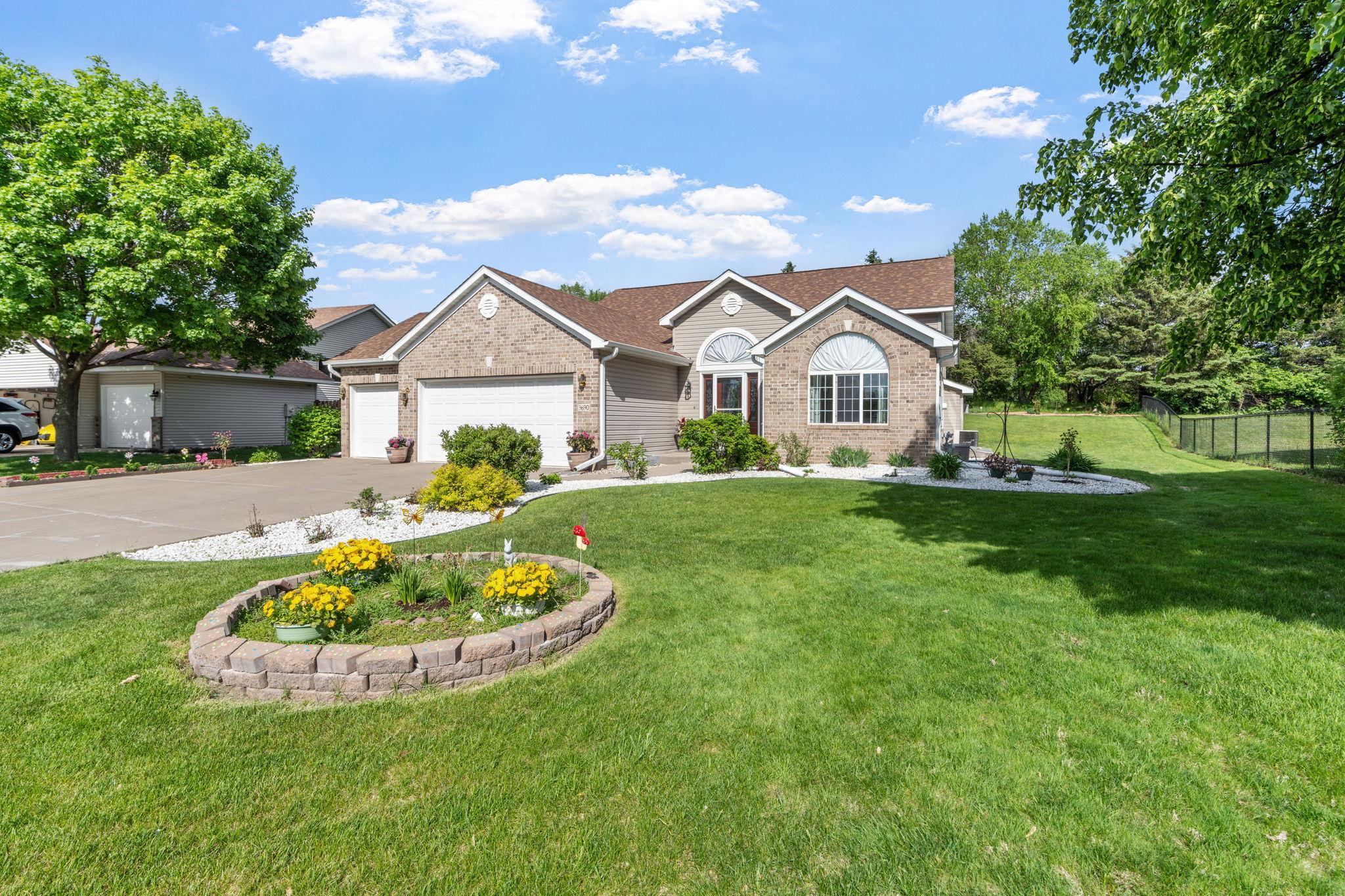 3690 Commonwealth Road Woodbury, MN 55125 - Photo 1 of 27