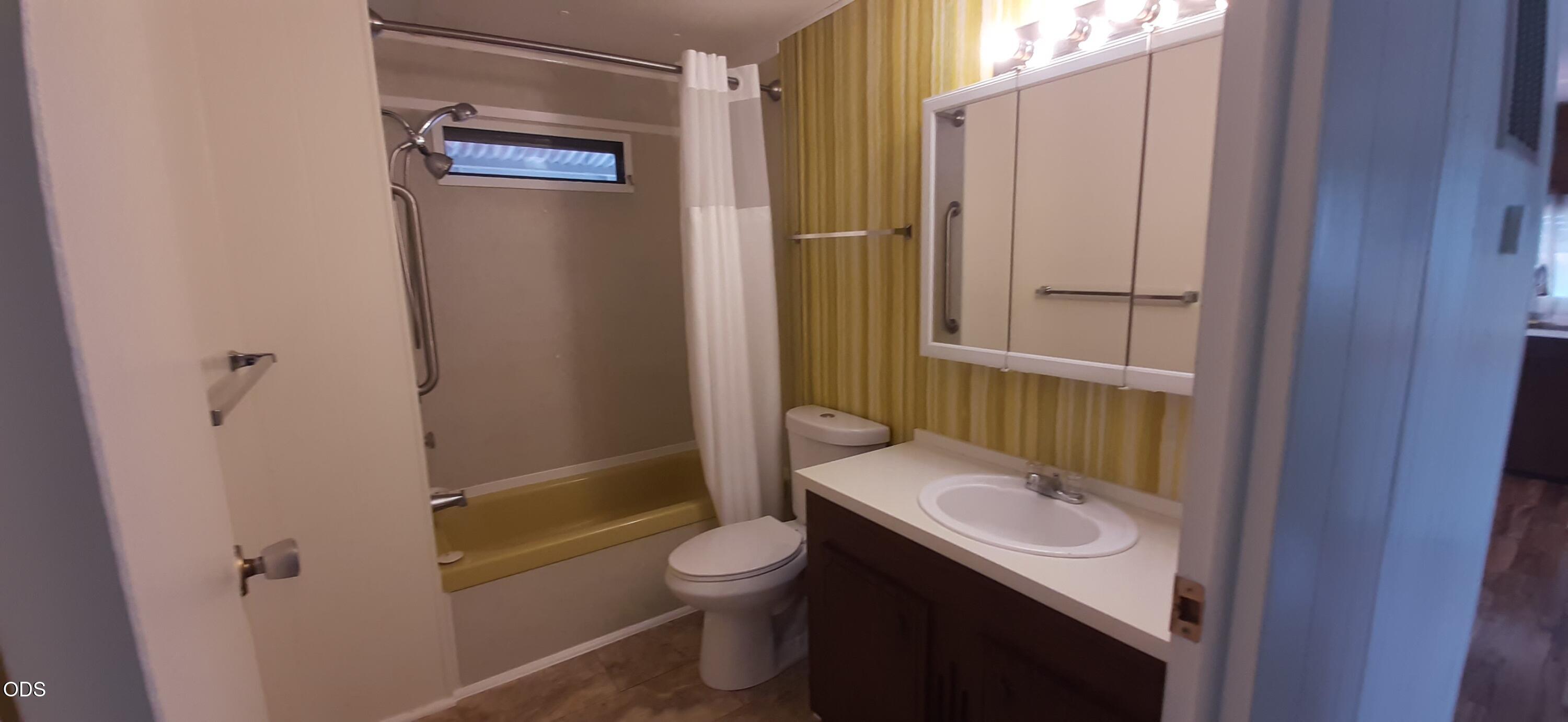 2252 Table Rock Road, Unit SPC 204 Medford, OR 97501 - Photo 8 of 12 Gallery Image 8
