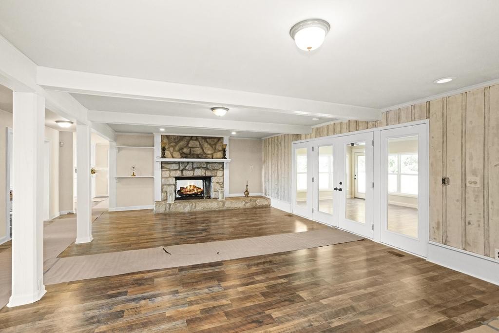 1029 Robertson Road Gallatin, TN 37066 - Photo 21 of 62 a view of a livingroom with wooden floor and window