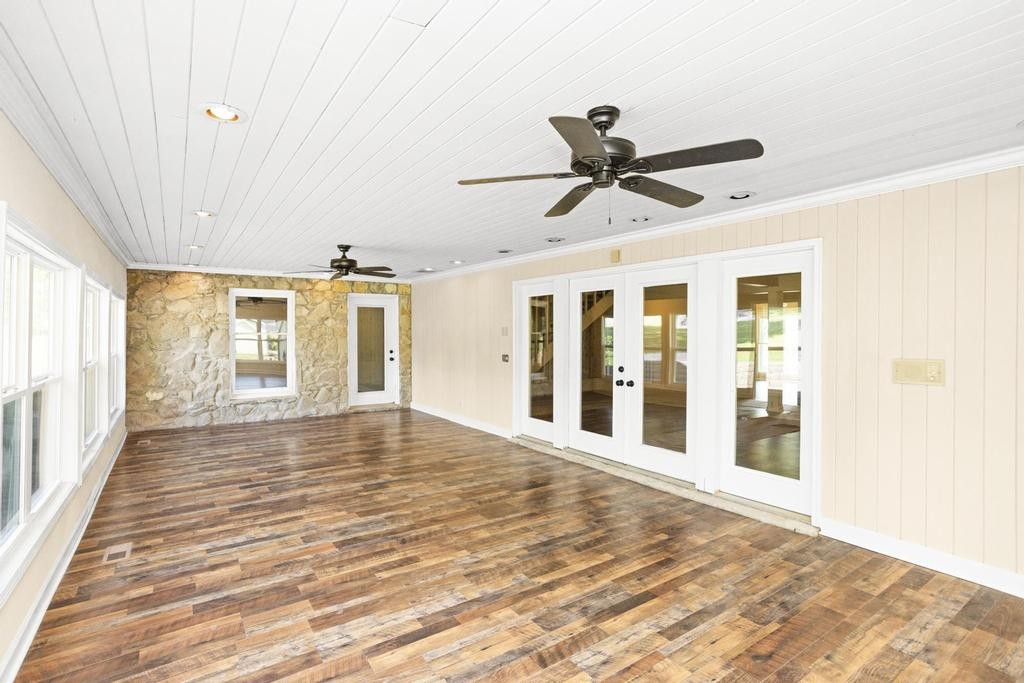 1029 Robertson Road Gallatin, TN 37066 - Photo 38 of 62 a view of an empty room with a window