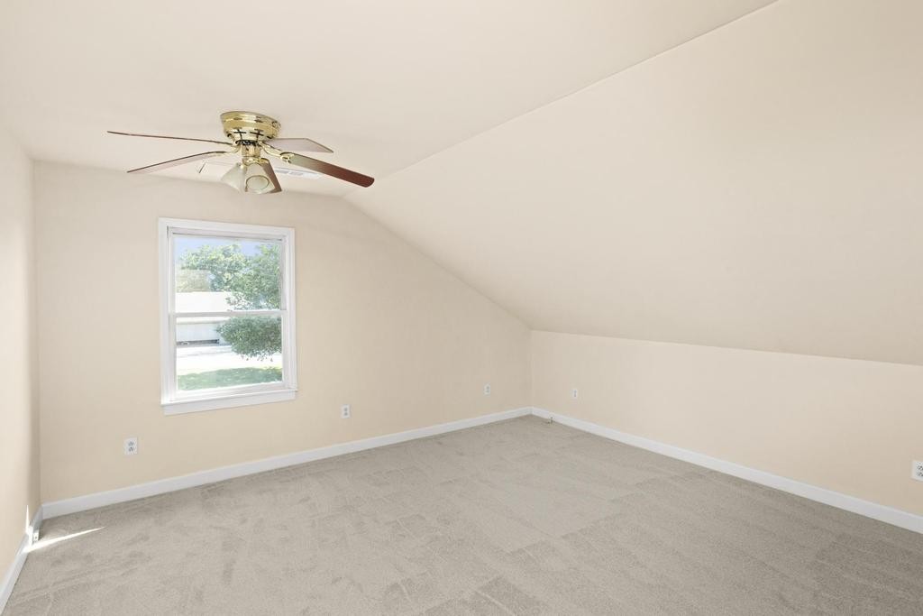 1029 Robertson Road Gallatin, TN 37066 - Photo 44 of 62 an empty room with windows and fan