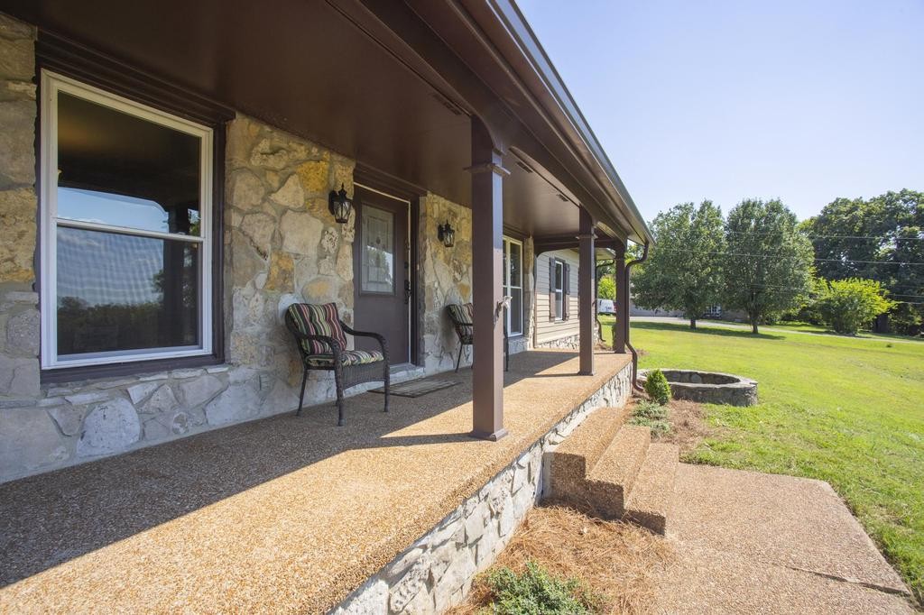 1029 Robertson Road Gallatin, TN 37066 - Photo 5 of 62 a building outdoor space with seating space