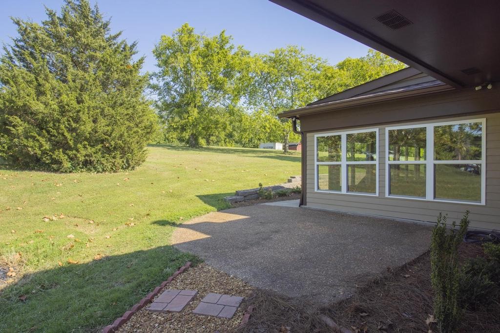 1029 Robertson Road Gallatin, TN 37066 - Photo 52 of 62 a view of an ocean from a building