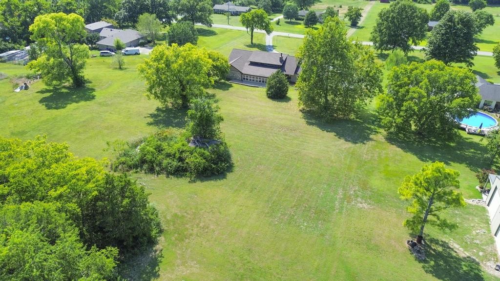 1029 Robertson Road Gallatin, TN 37066 - Photo 59 of 62 a view of a garden with plants