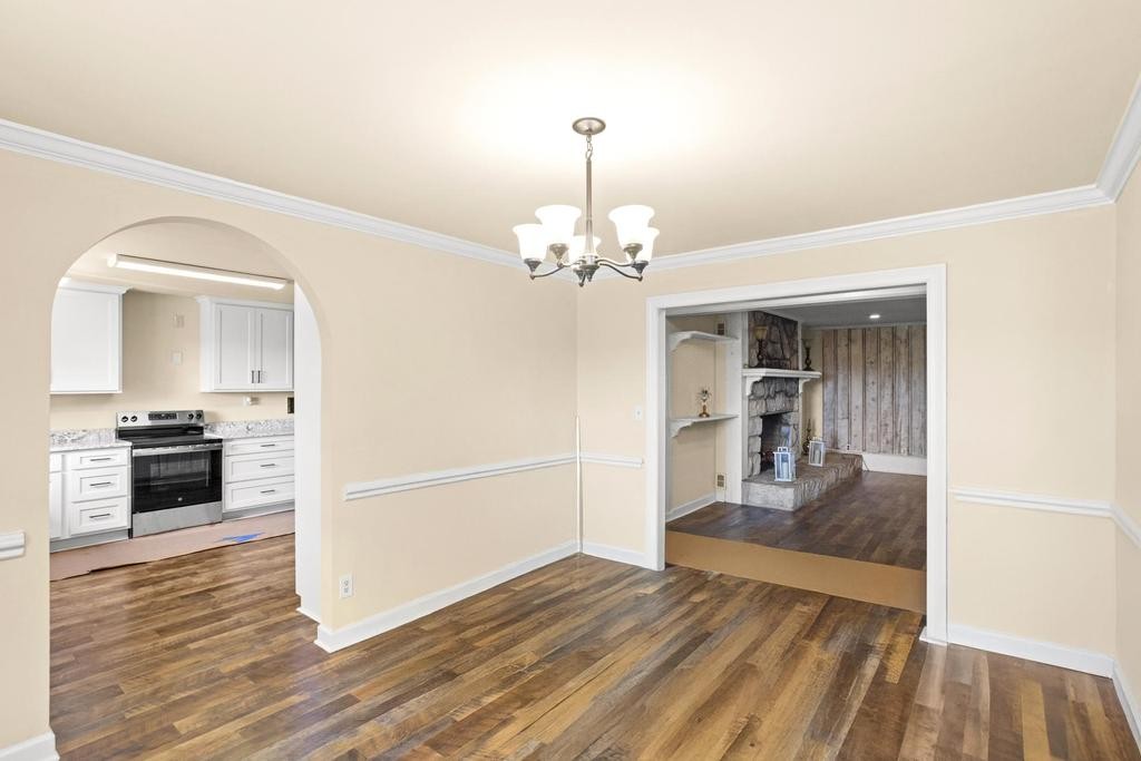 1029 Robertson Road Gallatin, TN 37066 - Photo 8 of 62 a view of a kitchen from the hallway