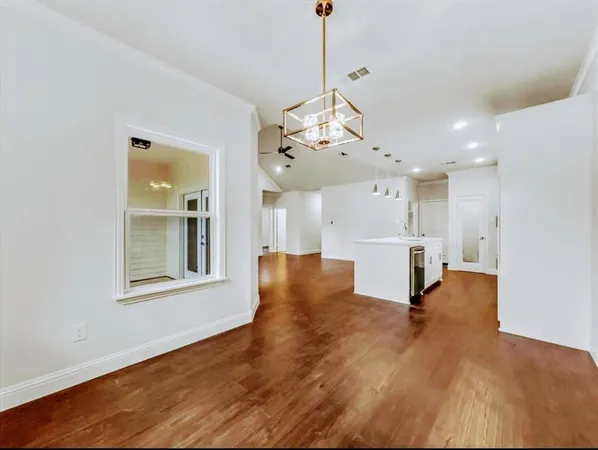 $2,300 | 2033 South Edgewood Terrace, Fort Worth, TX 76105