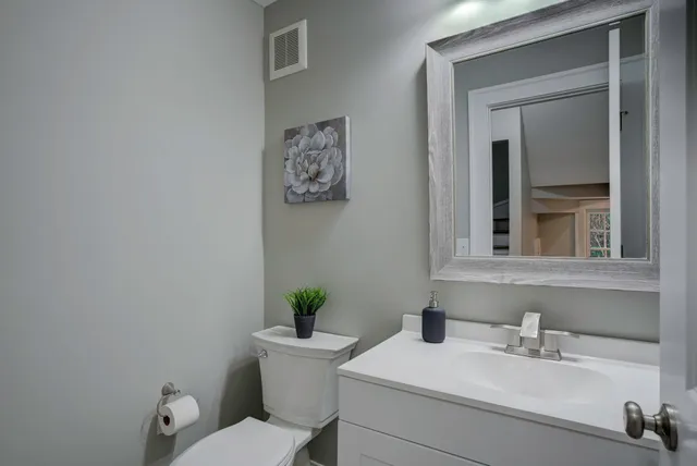 $5,995 | 2056 Summit Avenue, St. Paul, MN 55105