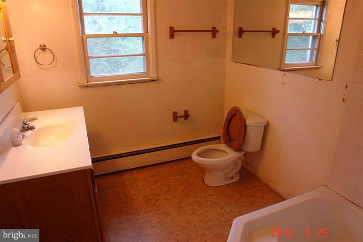 6760 Riley Road Warrenton, VA 20187 - Photo 8 of 13 Bath