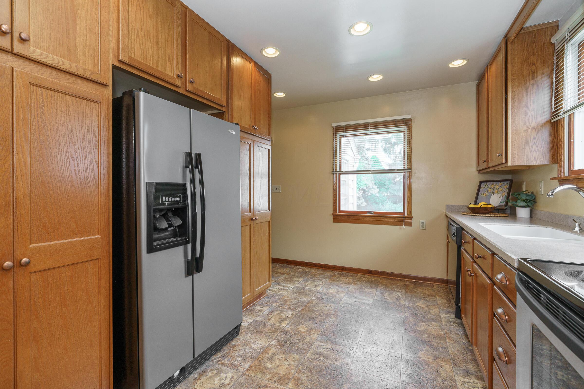 60 Sheffield Road Columbus, OH 43214 - Photo 14 of 38 Upgraded kitchen features solid surface counter and newer appliances.