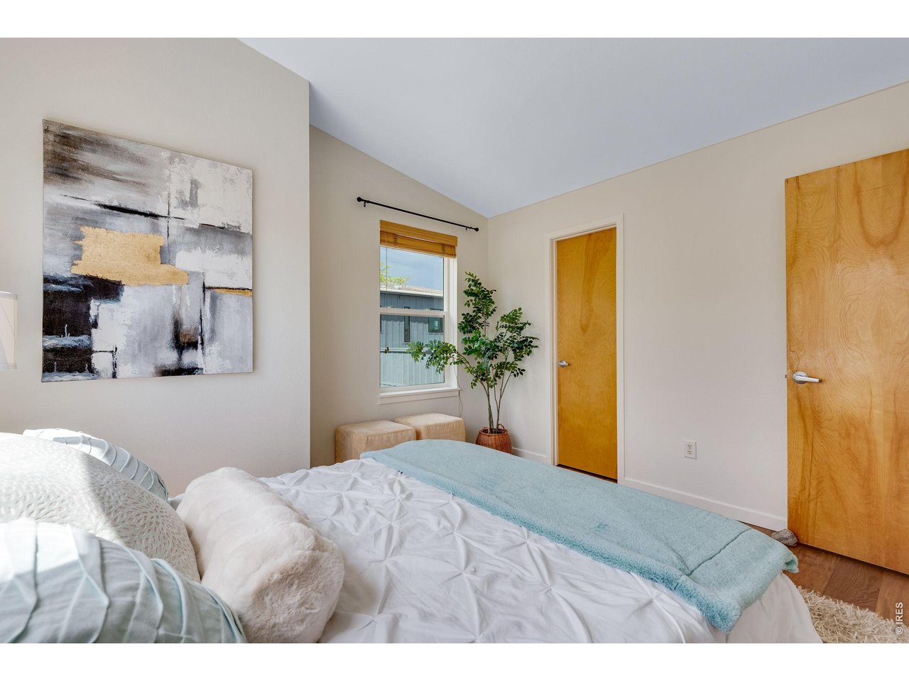 1547 Easy Rider Lane, Unit 101 Boulder, CO 80304 - Photo 28 of 40 Primary Bedroom with sitting area