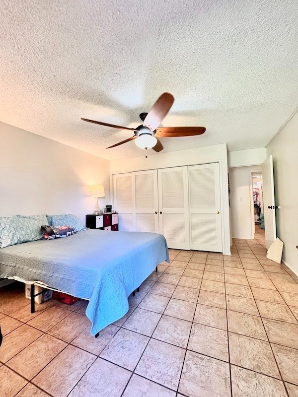 4701 Kawaihau Road, Unit L101 Kapaa, HI 96746 - Photo 6 of 12 a bedroom with a large bed and a chandelier