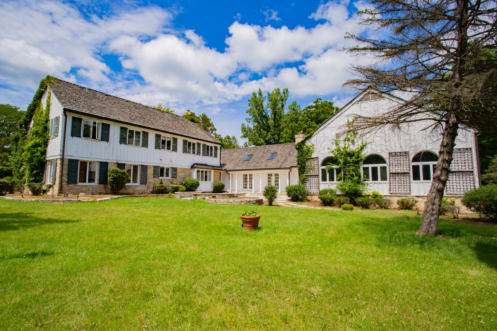 52 Aintree Road St. Charles, IL 60174 - Photo 3 of 15 a front view of house with yard and green space