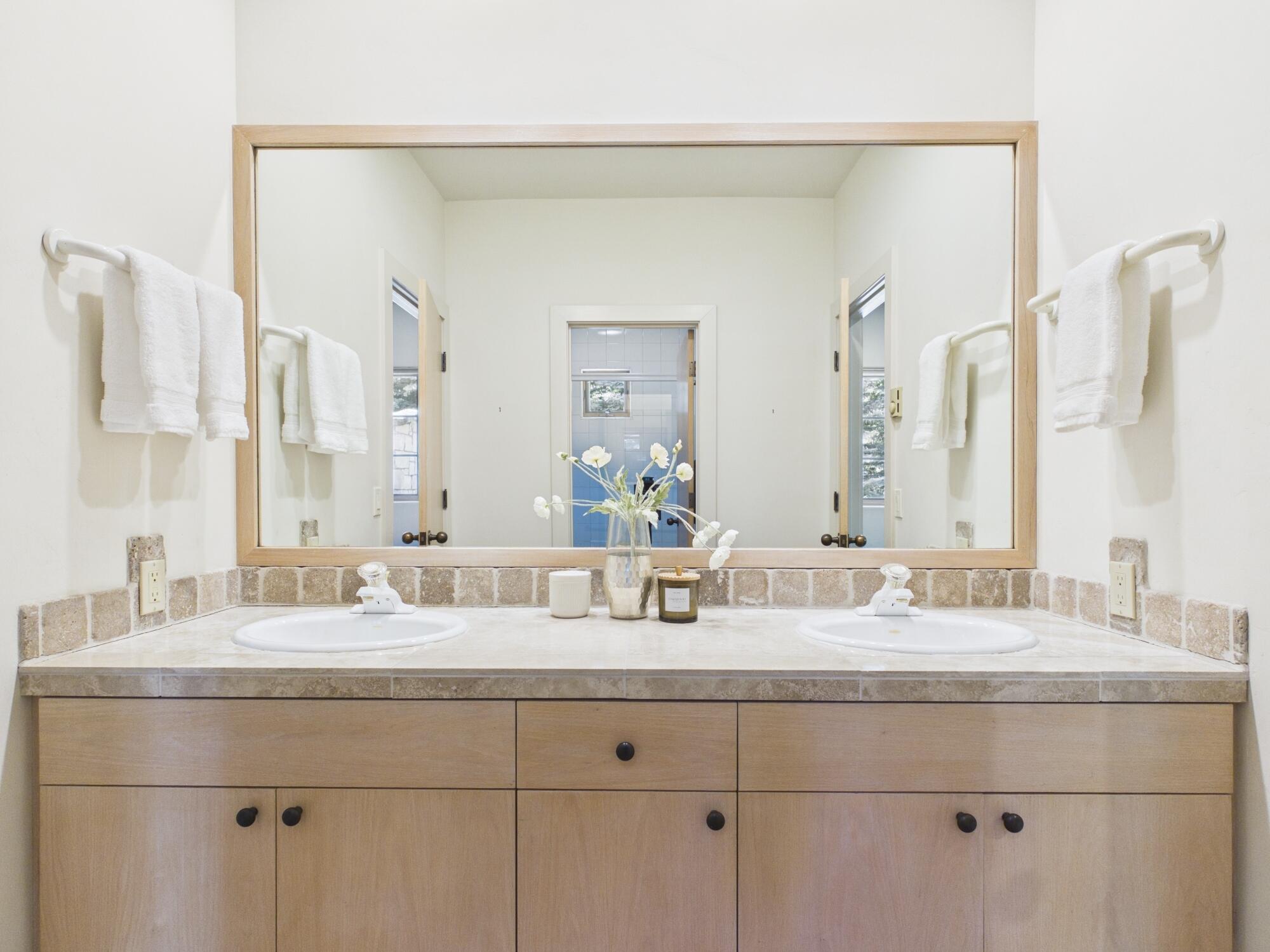 5 Willow Road Sun Valley, ID 83353 - Photo 31 of 55 Shared Guest Bathroom