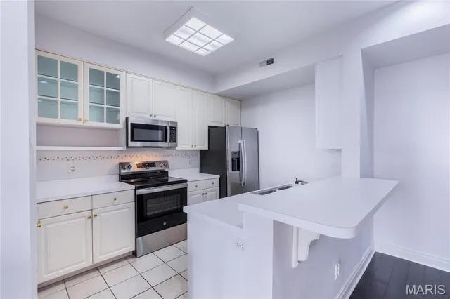 $234,900 | 750 South Hanley Road, Unit 120, St. Louis, MO 63105