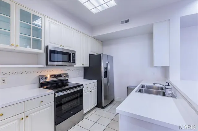 $234,900 | 750 South Hanley Road, Unit 120, St. Louis, MO 63105