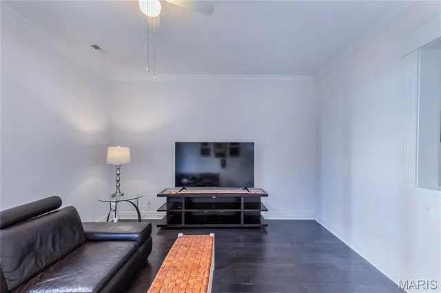 $234,900 | 750 South Hanley Road, Unit 120, St. Louis, MO 63105