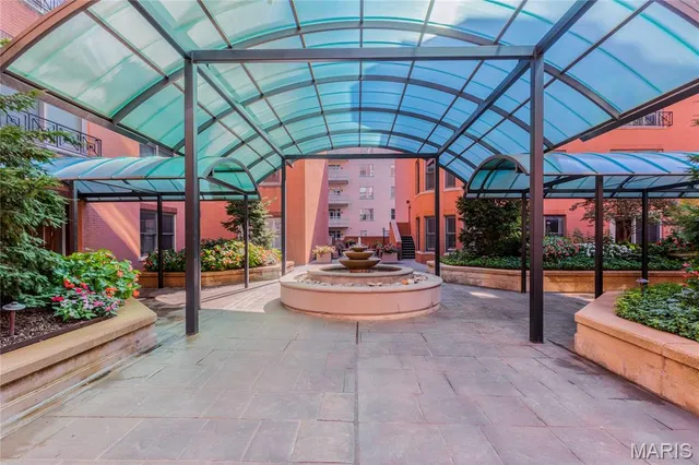 $234,900 | 750 South Hanley Road, Unit 120, St. Louis, MO 63105