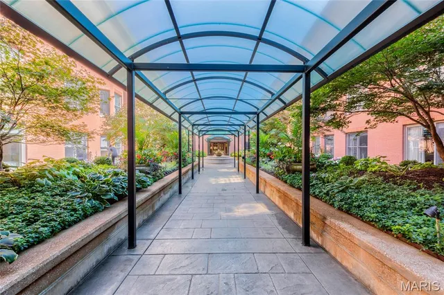 $234,900 | 750 South Hanley Road, Unit 120, St. Louis, MO 63105