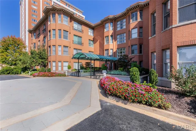 $234,900 | 750 South Hanley Road, Unit 120, St. Louis, MO 63105
