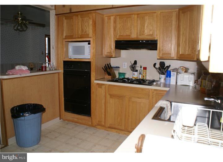 16 Paul Road New Castle, DE 19720 - Photo 3 of 9 Kitchen