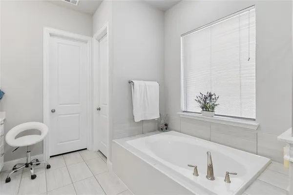 $4,750 | 12701 Mercer Parkway, Farmers Branch, TX 75234