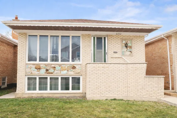 $429,000 | 6102 West 64th Street, Chicago, IL 60638