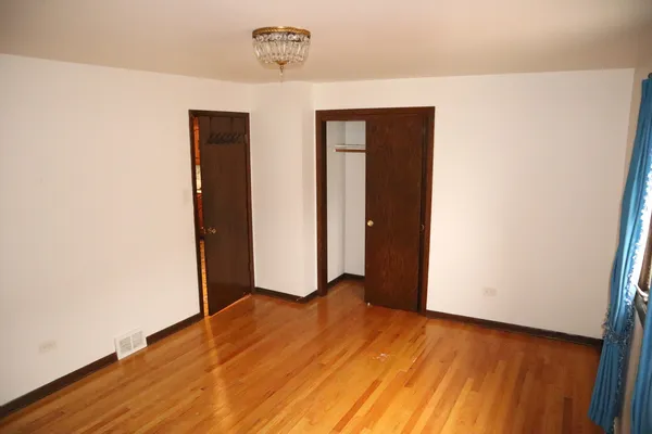 $429,000 | 6102 West 64th Street, Chicago, IL 60638