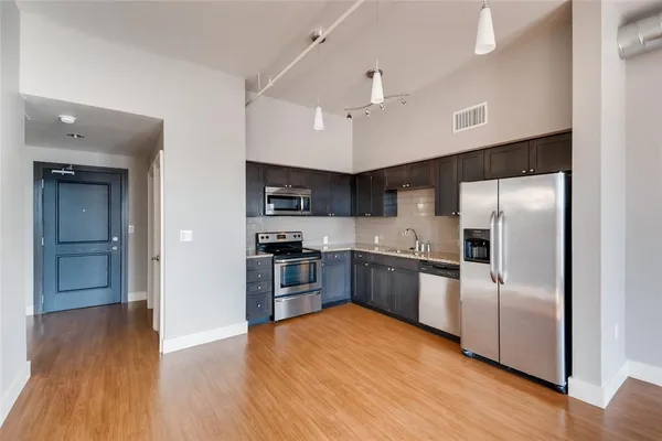 $1,450 | 928 Travis Avenue, Unit 407, Fort Worth, TX 76104