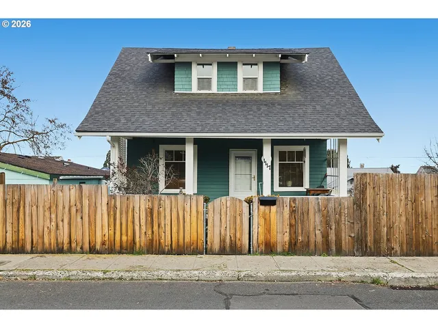 $350,000 | 1117 East 9th Street, The Dalles, OR 97058