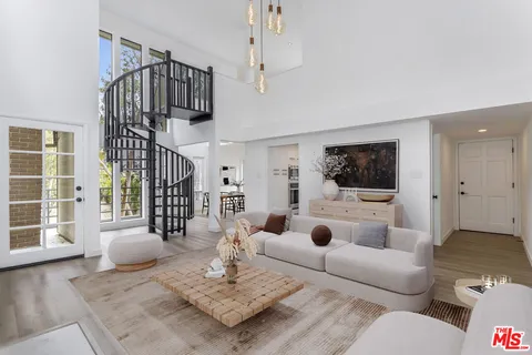 $1,200,000 | 11601 Montana Avenue, Unit PH7, Los Angeles, CA 90049