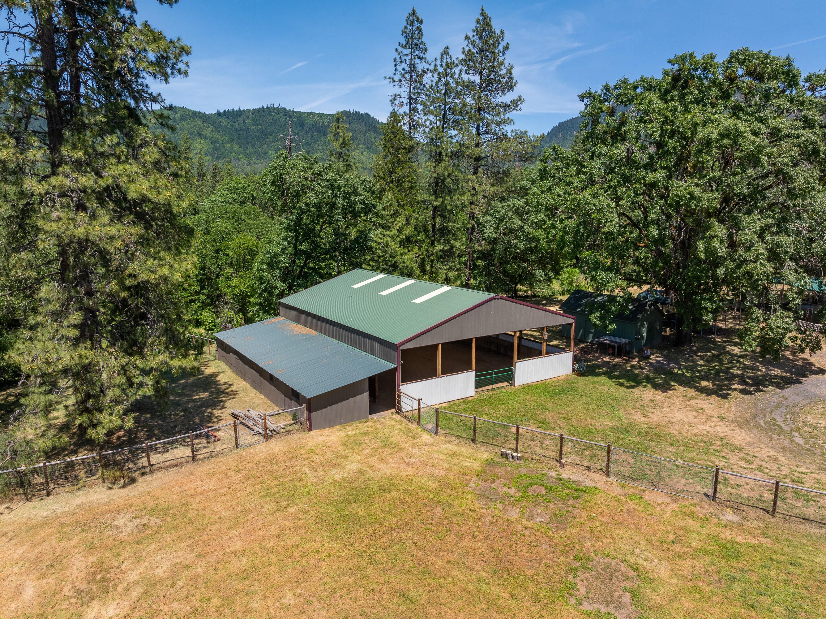 5900 Hugo Road Grants Pass, OR 97526 - Photo 38 of 41 DRONE (2 of 10)