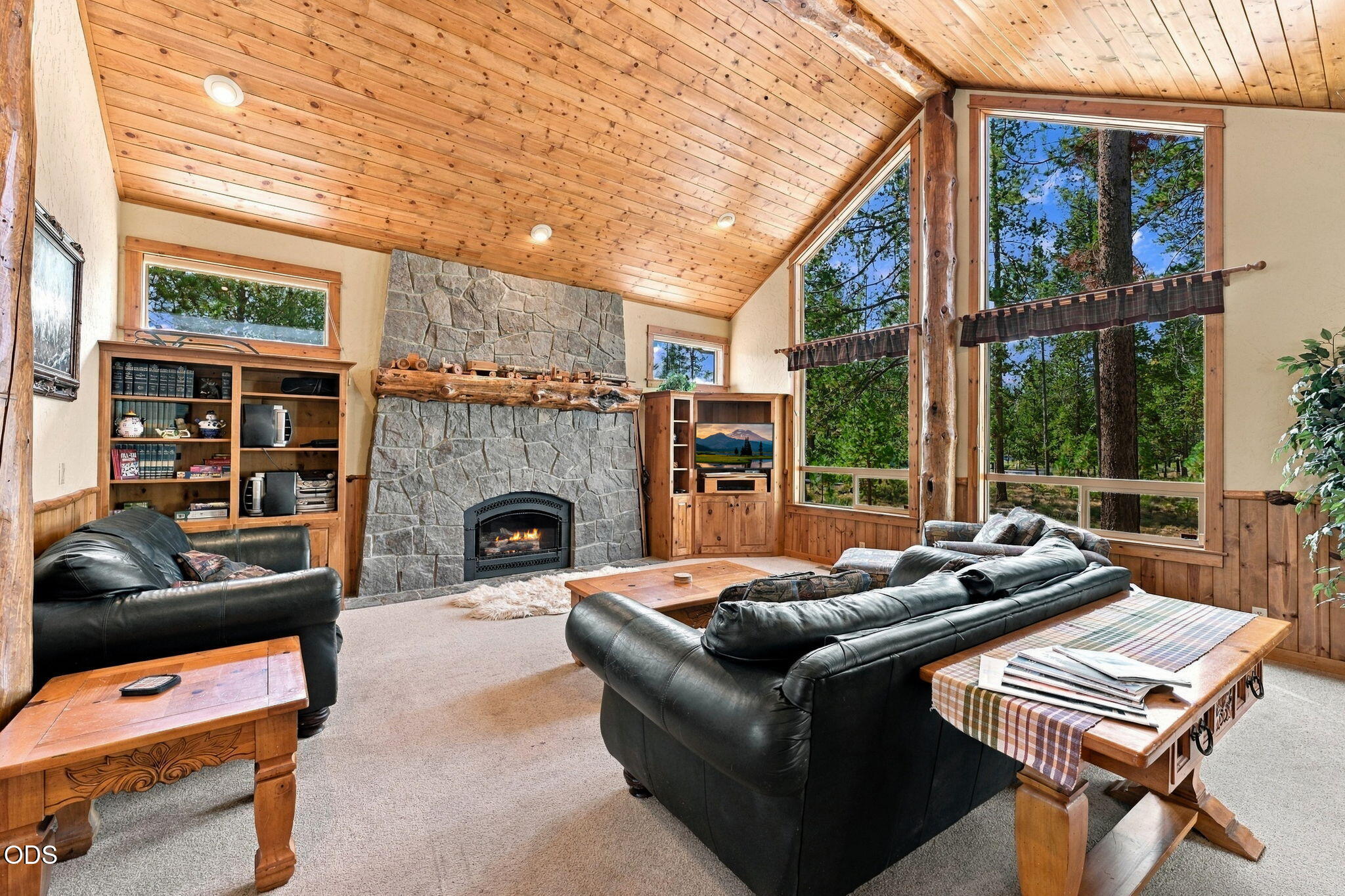 18211 Oregon Loop, Unit 1 Sunriver, OR 97707 - Photo 7 of 72 Gallery Image 7