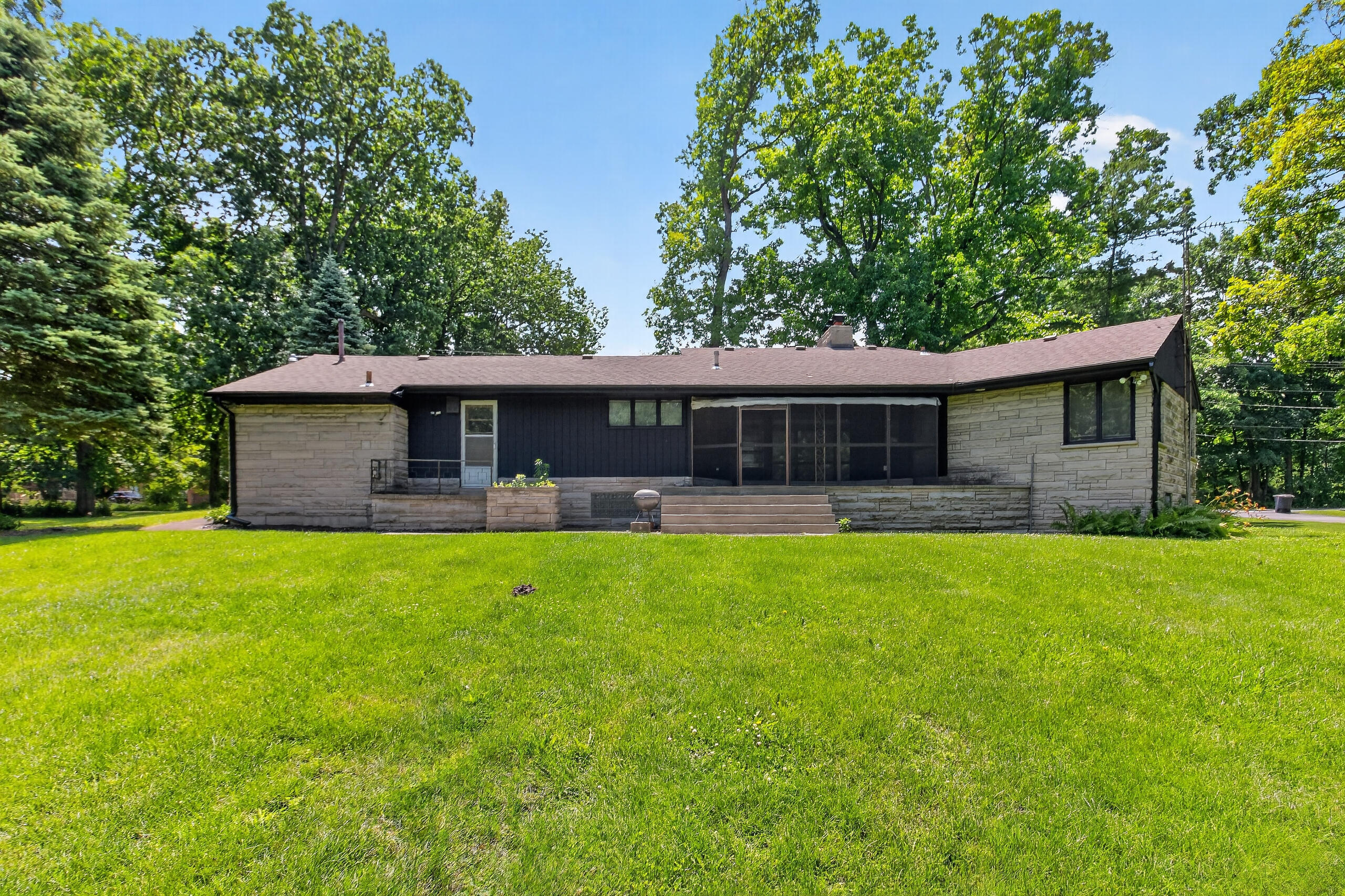 120 East Oak Hill Road Porter, IN 46304 - Photo 10 of 44 2560x1706