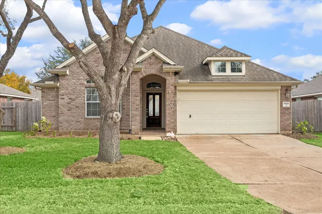 $365,000 | 1909 Lazy Hollow Lane, Pearland, TX 77581