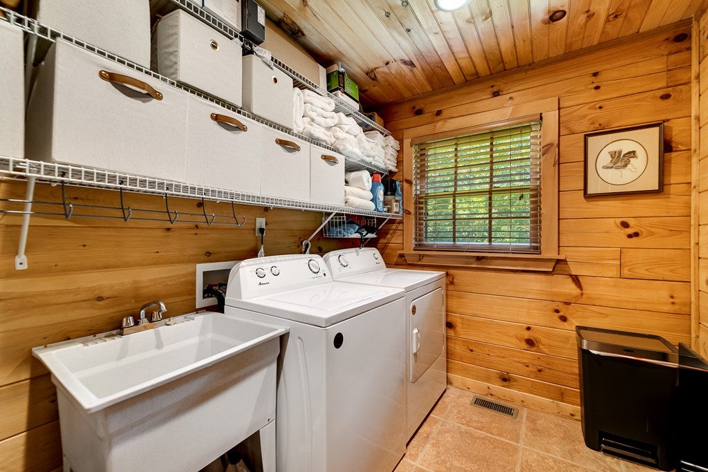 301 Cardinal Ridge Drive Highlands, NC 28741 - Photo 34 of 63 Main-level laundry room