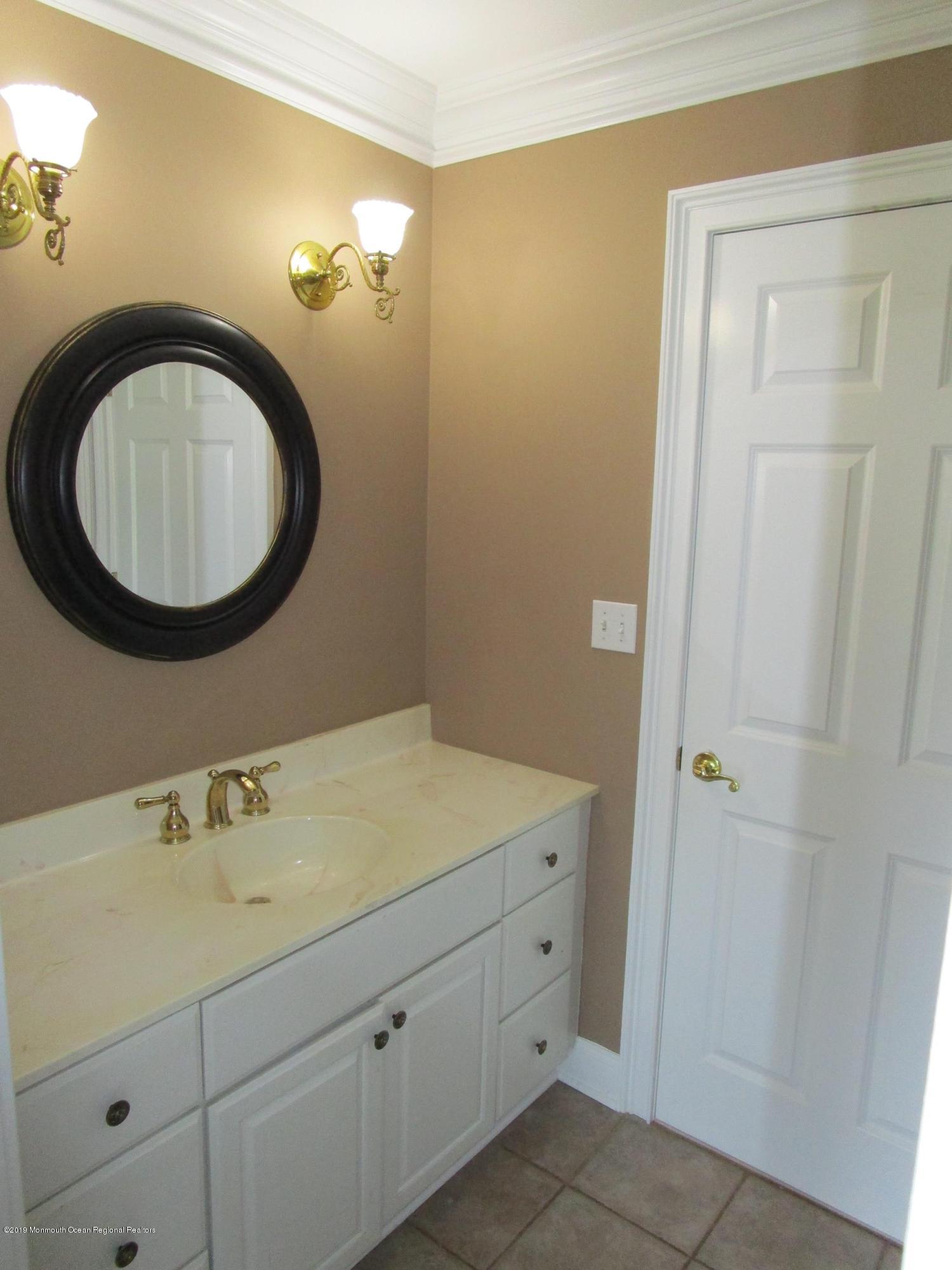 32 Forman Road Millstone Township, NJ 08535 - Photo 9 of 21 32 Forman bath2