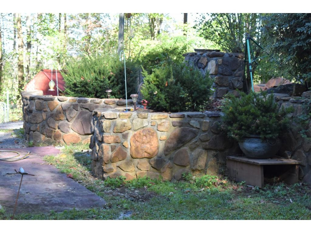 427 Laurels Road Johnson City, TN 37601 - Photo 4 of 19 Stone work
