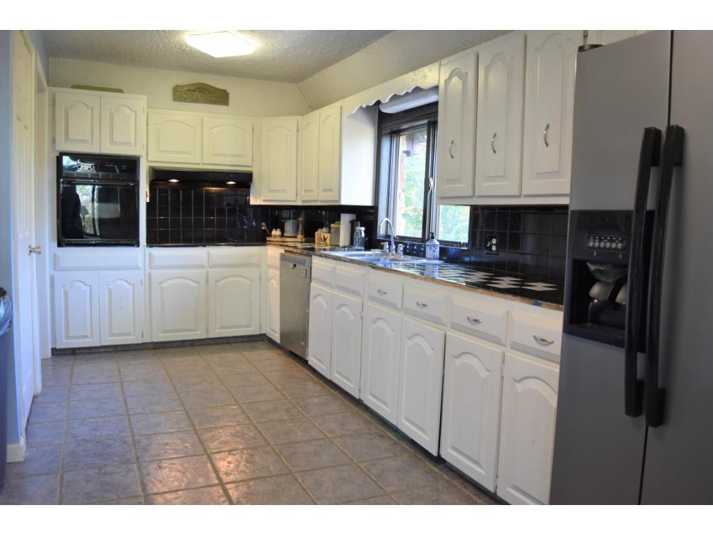 427 Laurels Road Johnson City, TN 37601 - Photo 7 of 19 Kitchen