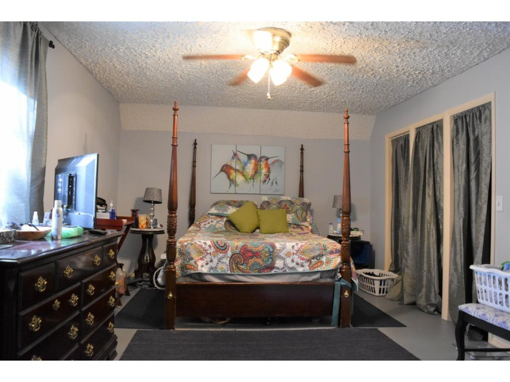 427 Laurels Road Johnson City, TN 37601 - Photo 8 of 19 Master Bedroom