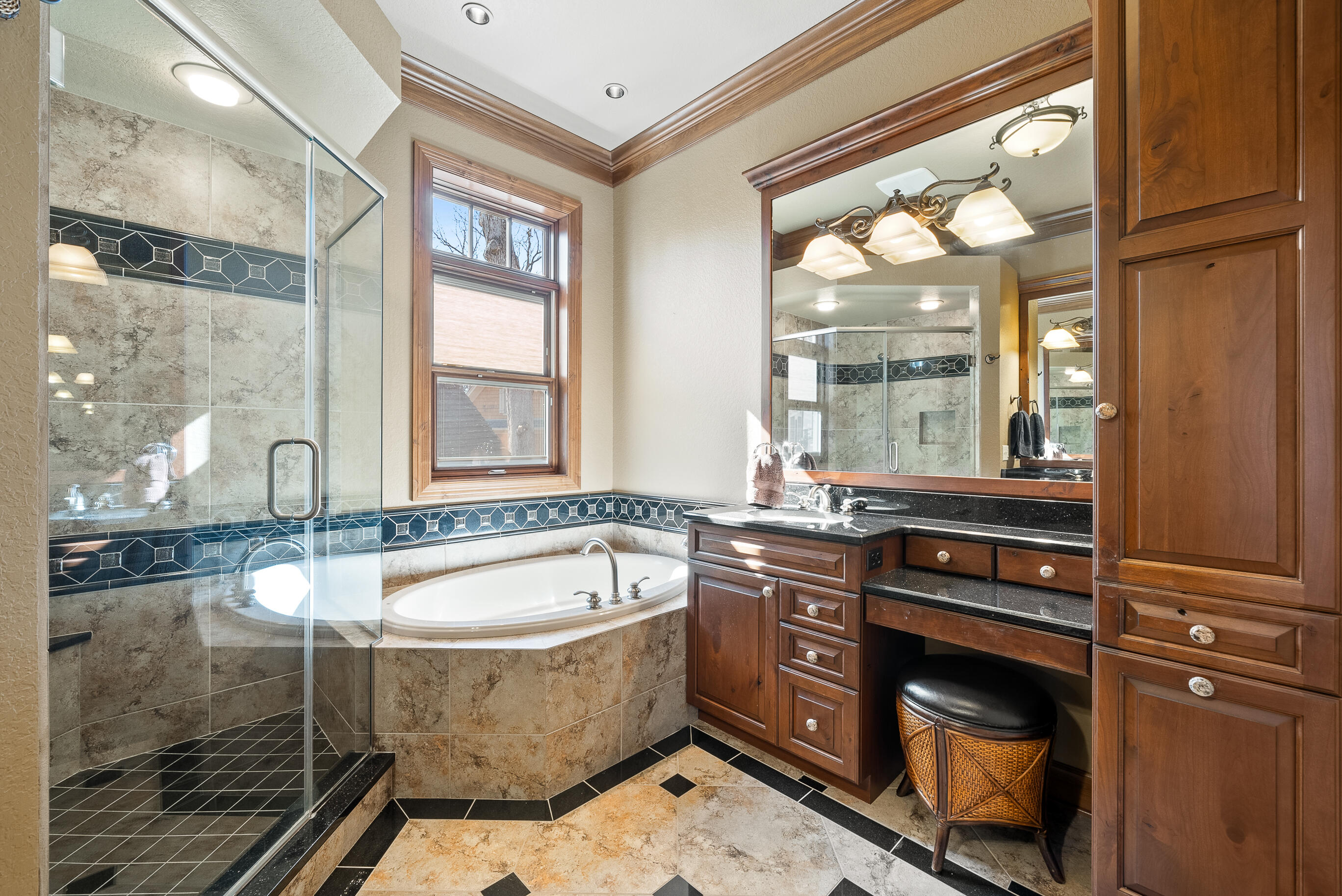 W5539 Oak Park Road La Grange, WI 53121 - Photo 13 of 49 Jacuzzi tubs, custom tile showers