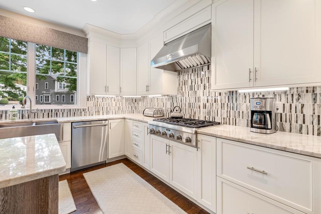 41 Spring Road Needham, MA 02494 - Photo 3 of 37