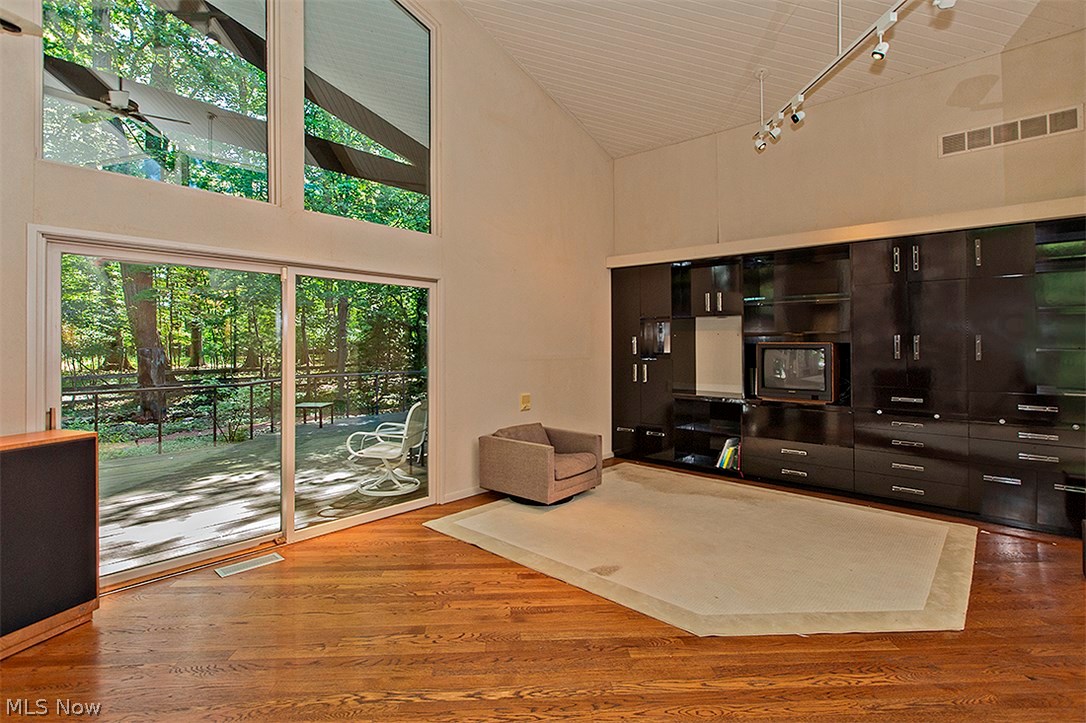 1809 Ridgebrook Circle Lyndhurst, OH 44122 - Photo 3 of 25 Gallery Image 3
