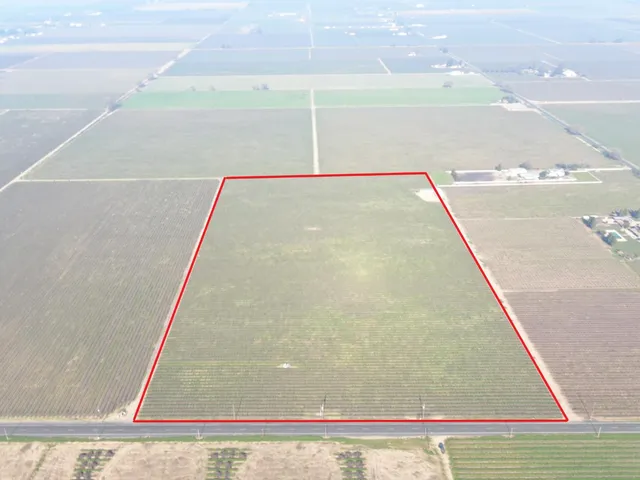 $900,000 | 3409 West Woodbridge Road, Lodi, CA 95242