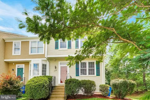 $560,000 | 14738 Grobie Pond Lane, Centreville, VA 20120